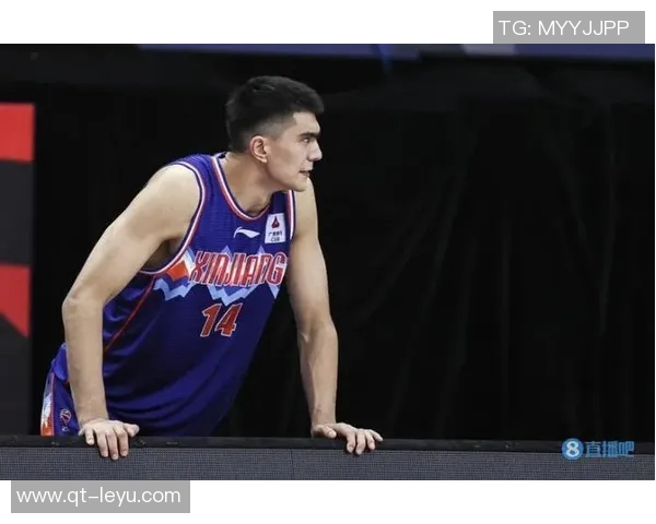 哈克斯替补出战15分钟高效表现6投5中并罚球全中狂砍20分